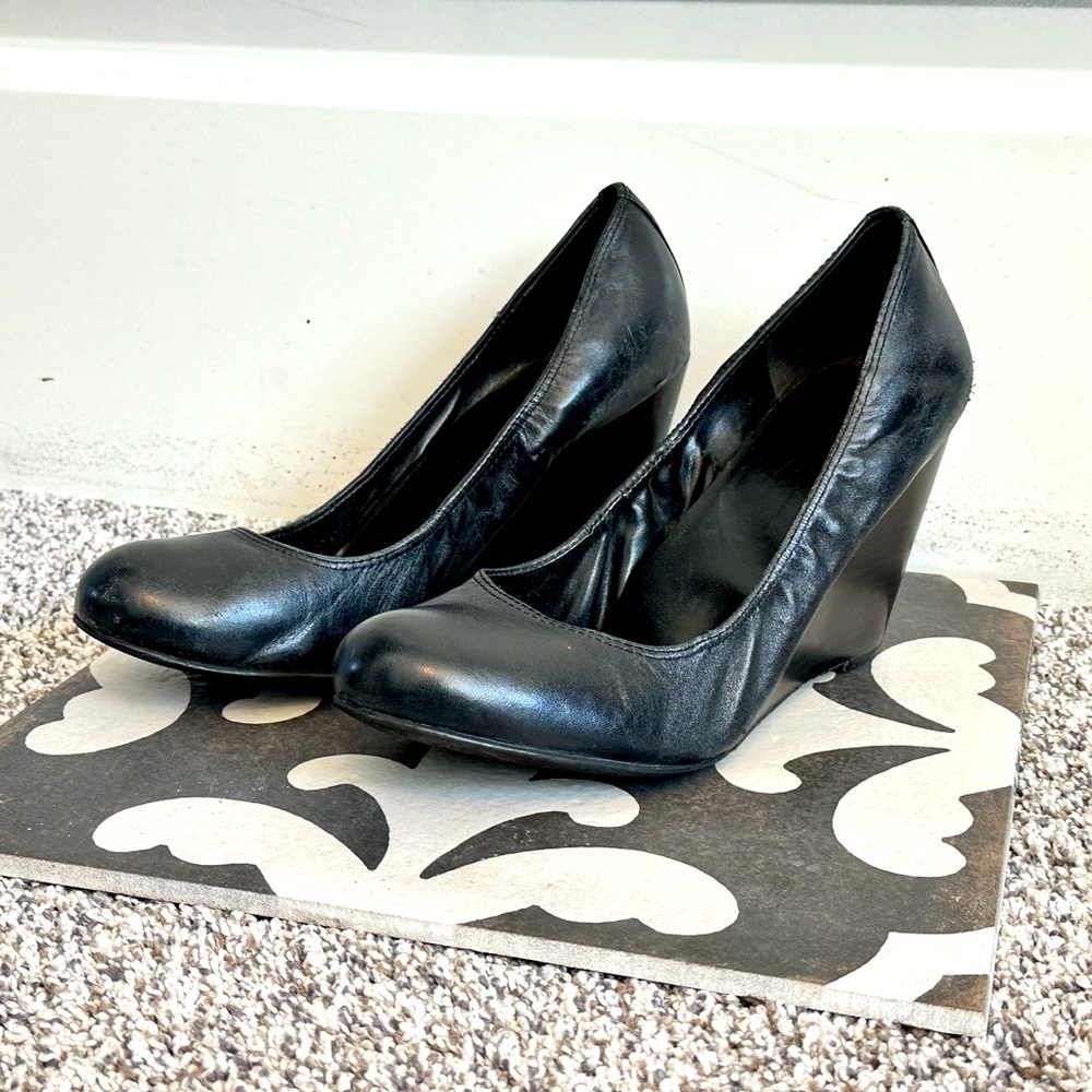 Jessica Simpson Wedge Pumps, Black, 9, 3.5 inch Heel